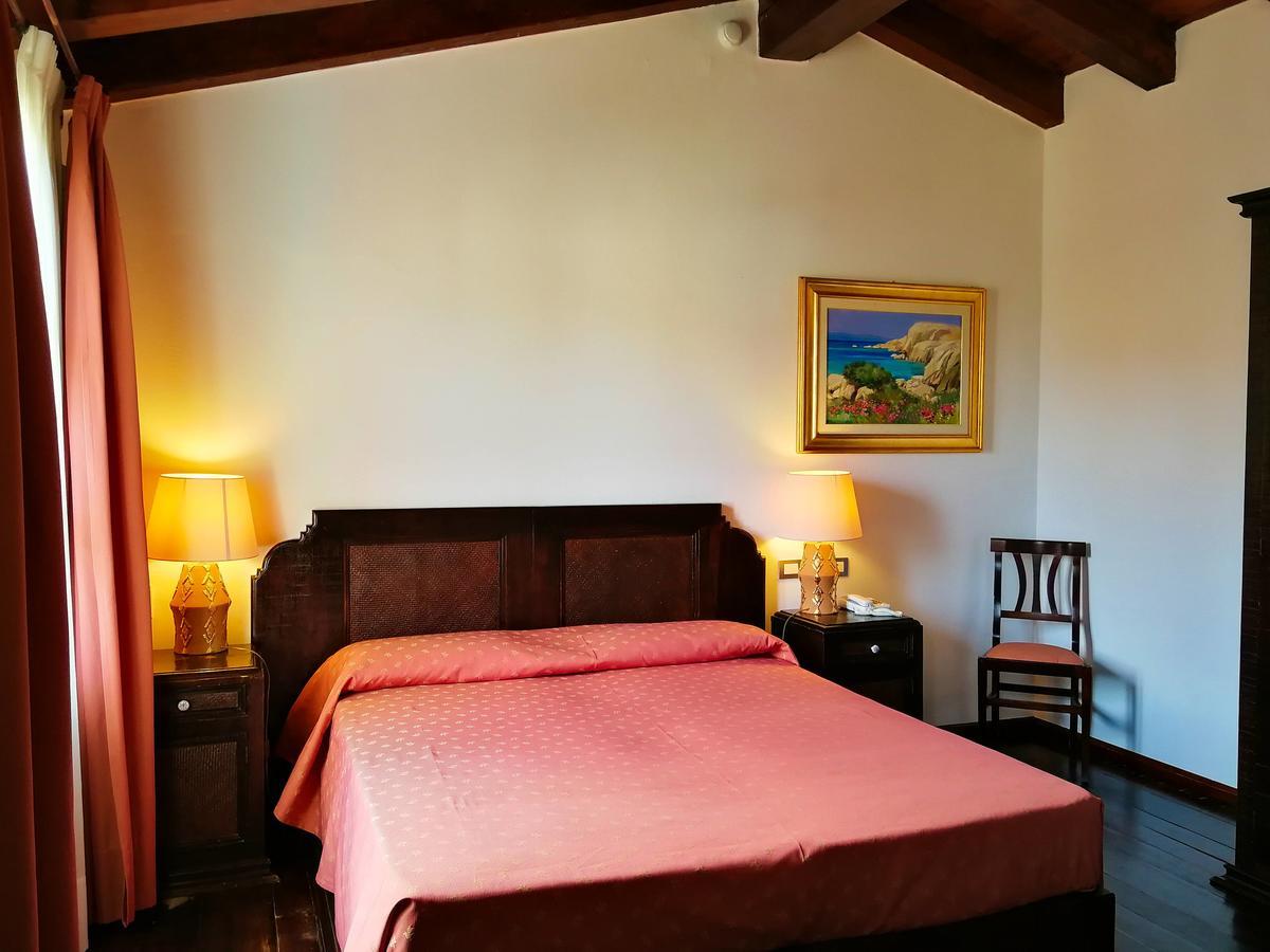 Hotel Il Vecchio Mulino Àrbatax Esterno foto