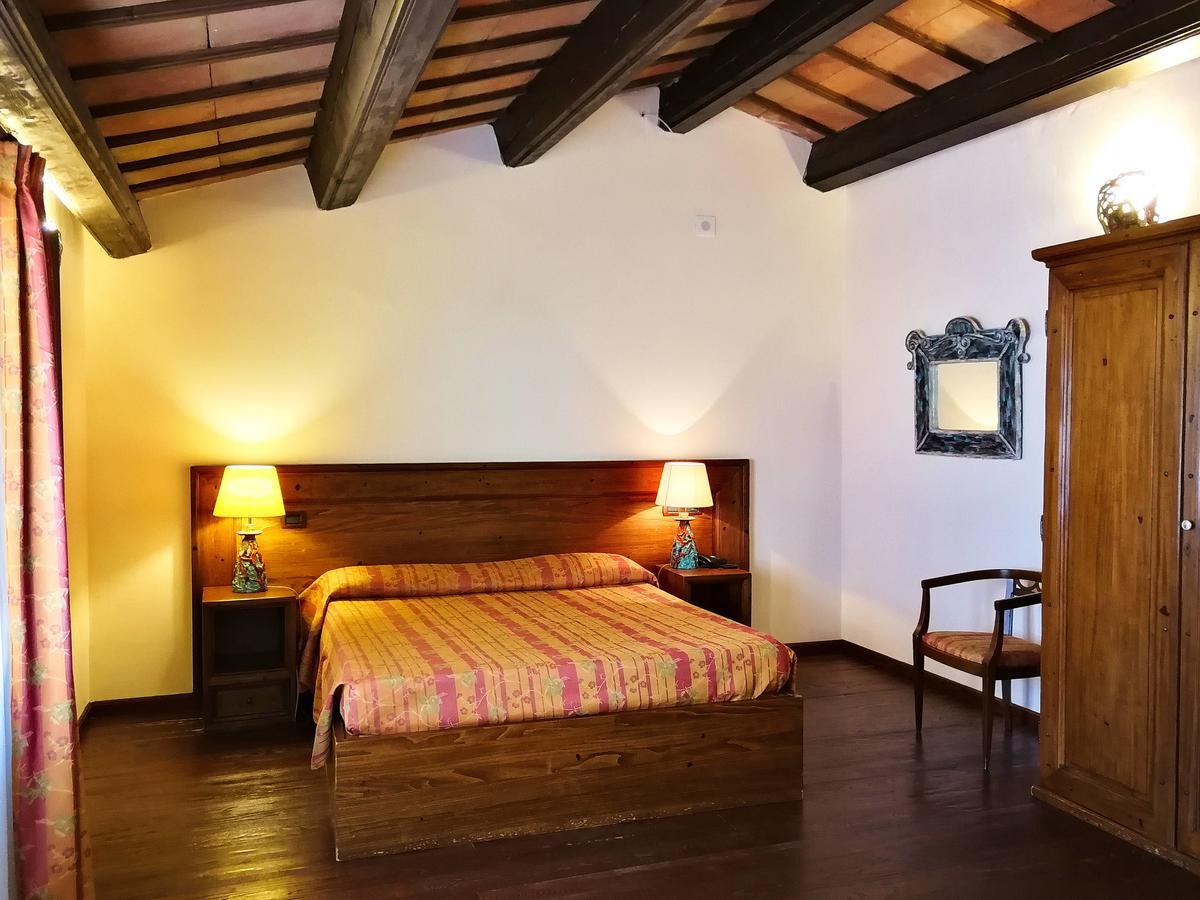 Hotel Il Vecchio Mulino Àrbatax Esterno foto